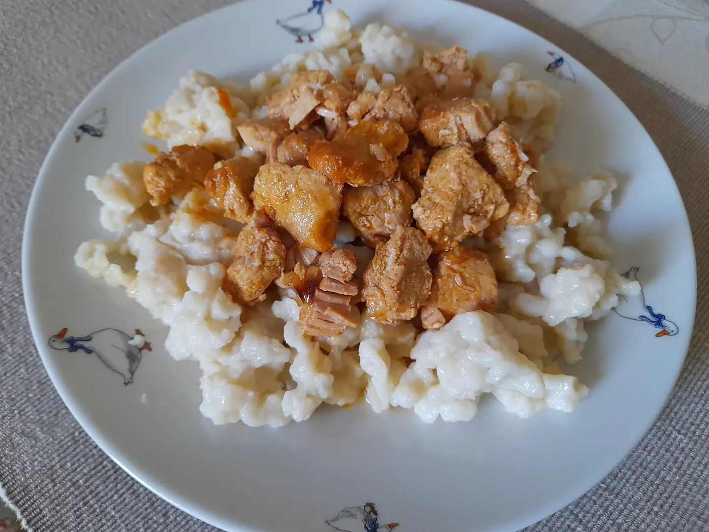 Sertéspörkölt nokedlivel